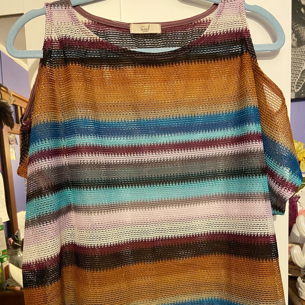 Easel cold shoulder top
